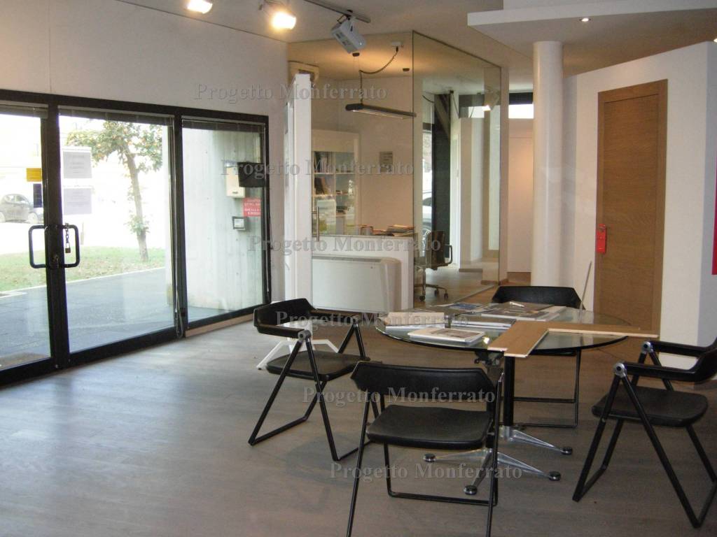 locale commerciale in vendita a Casale Monferrato