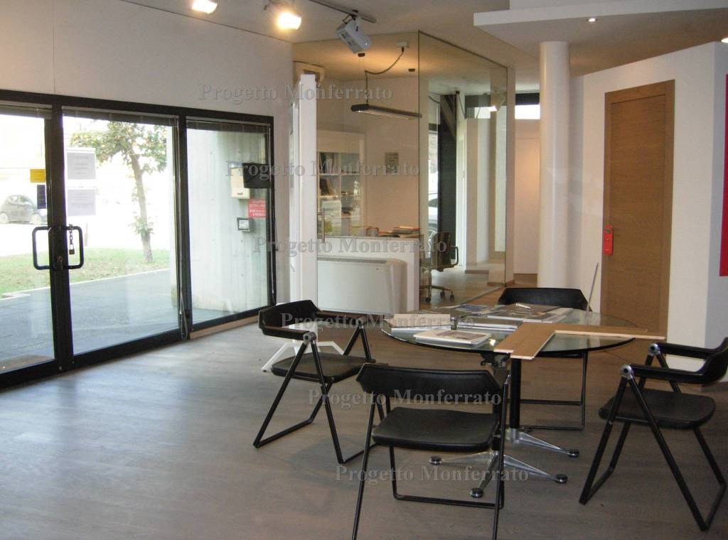 locale commerciale in vendita a Casale Monferrato