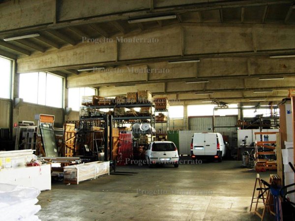 locale commerciale in vendita a Casale Monferrato