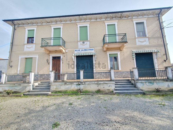 casa indipendente in vendita a Casale Monferrato in zona Roncaglia