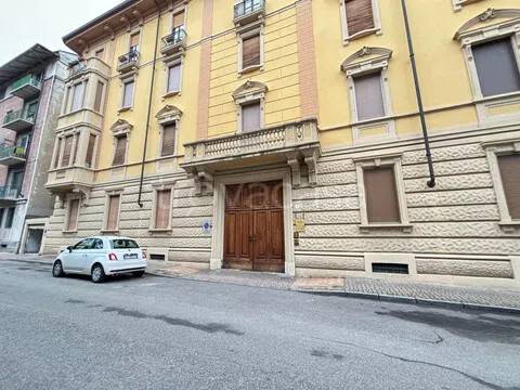 casa indipendente in vendita a Casale Monferrato in zona Casale Popolo