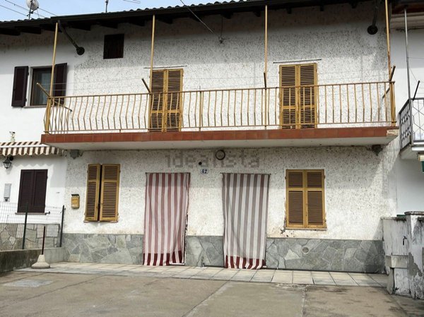 casa indipendente in vendita a Casale Monferrato in zona Vialarda
