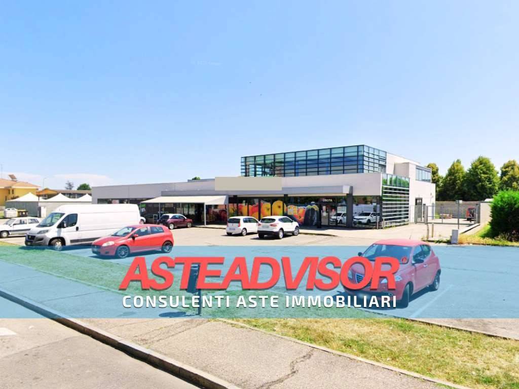 locale commerciale in vendita a Casale Monferrato