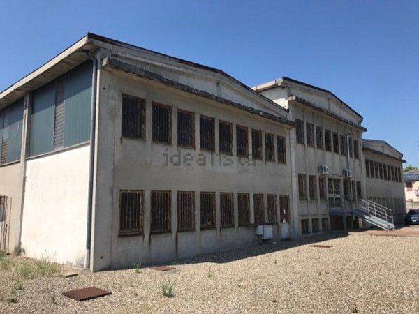 locale di sgombero in vendita a Casale Monferrato