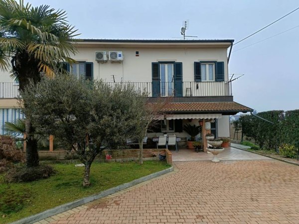 casa indipendente in vendita a Casale Monferrato in zona Santa Maria del Tempio