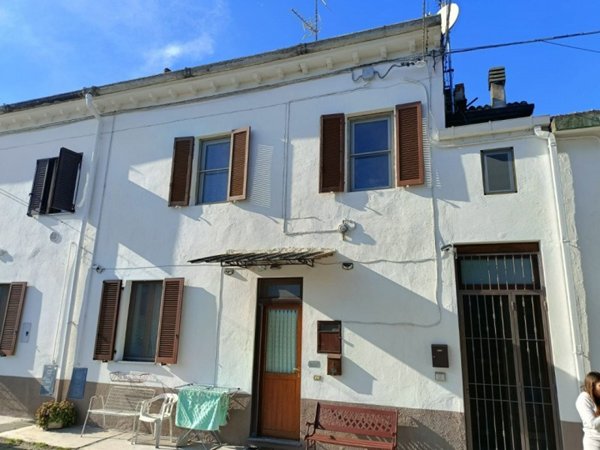 casa indipendente in vendita a Casale Monferrato in zona Terranova