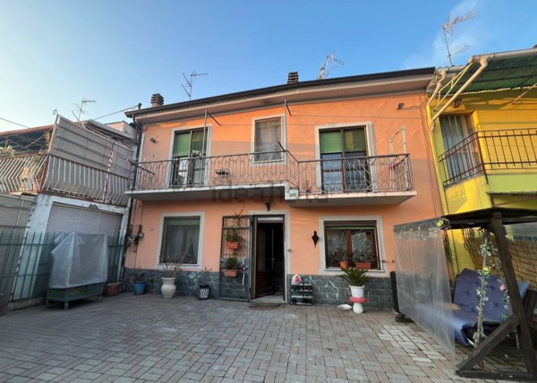 casa indipendente in vendita a Casale Monferrato in zona Casale Popolo