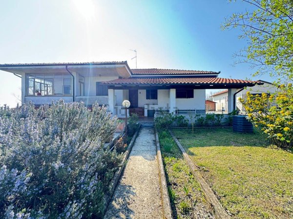 casa indipendente in vendita a Casale Monferrato in zona Rolasco