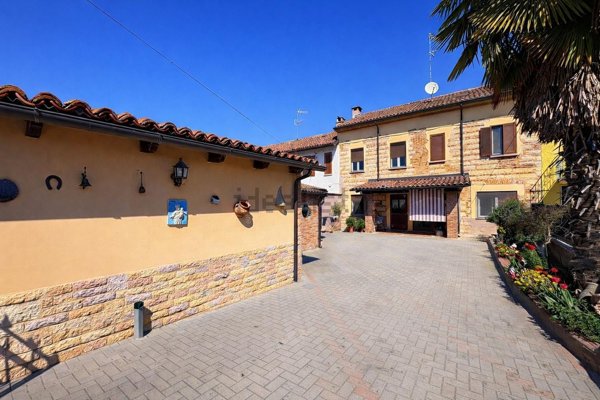 casa indipendente in vendita a Casale Monferrato in zona Casale Popolo
