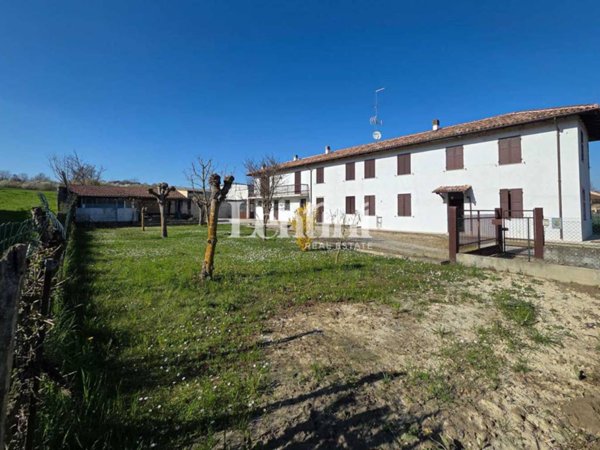casa indipendente in vendita a Casale Monferrato in zona Roncaglia