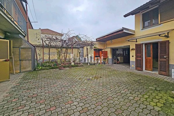 casa indipendente in vendita a Casale Monferrato in zona Casale Popolo