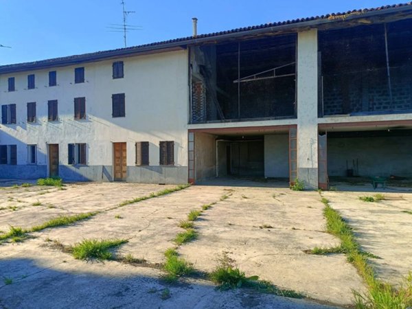 casa indipendente in vendita a Casale Monferrato in zona Santa Maria del Tempio