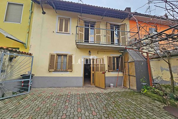 casa indipendente in vendita a Casale Monferrato in zona Casale Popolo