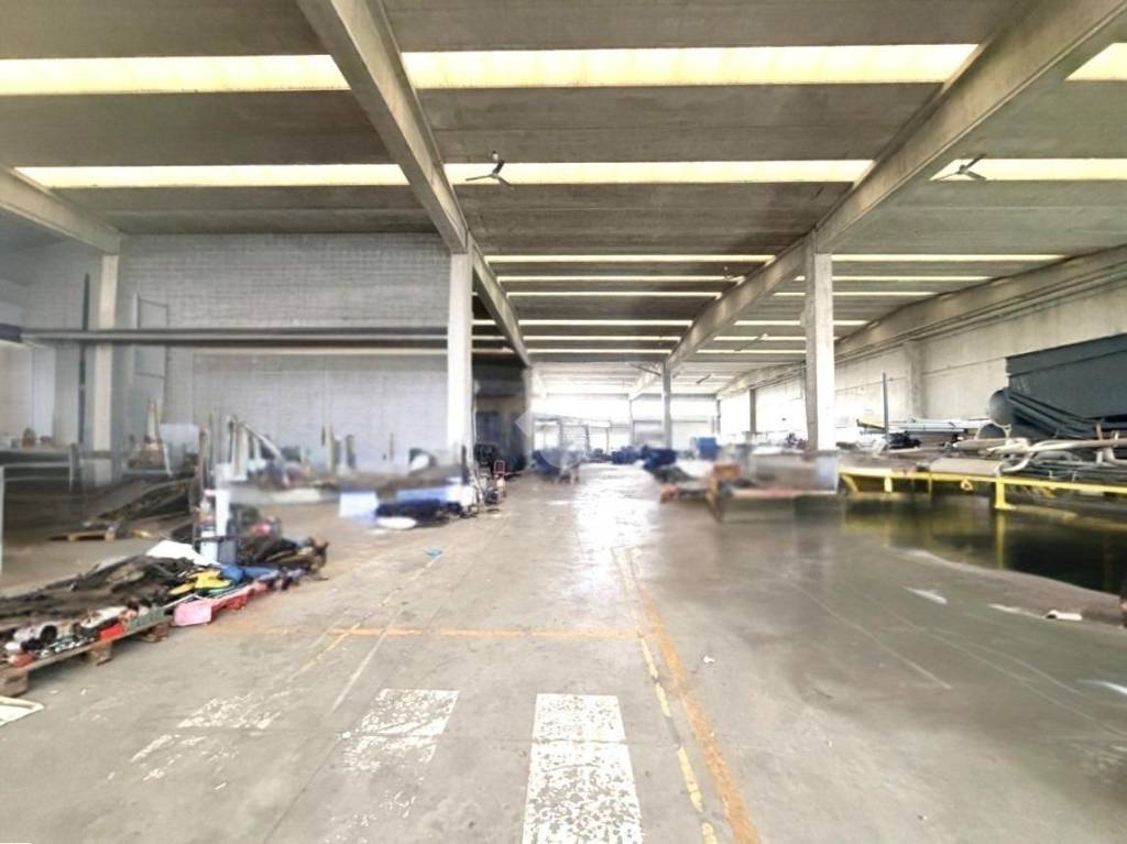 locale commerciale in vendita a Casale Monferrato