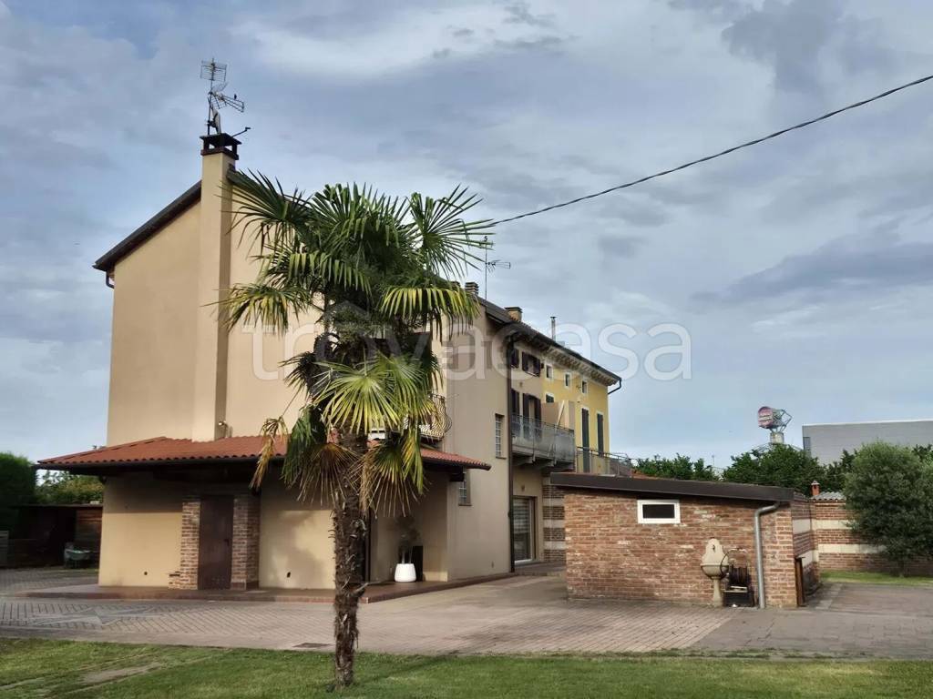 casa indipendente in vendita a Casale Monferrato
