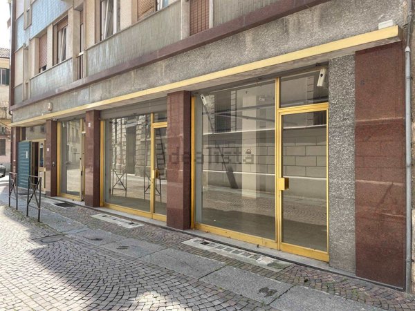 casa indipendente in vendita a Casale Monferrato in zona Casale Popolo