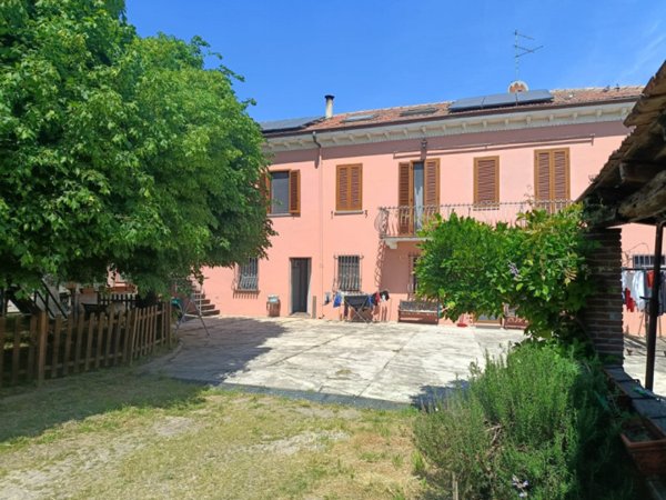casa indipendente in vendita a Casale Monferrato