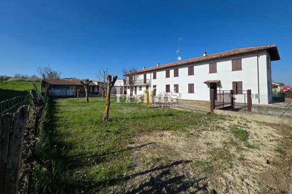 casa indipendente in vendita a Casale Monferrato in zona Roncaglia