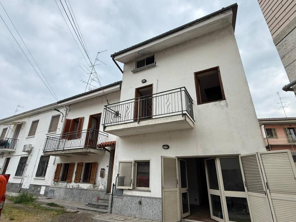 casa indipendente in vendita a Casale Monferrato in zona Casale Popolo