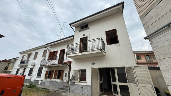 casa indipendente in vendita a Casale Monferrato in zona Casale Popolo