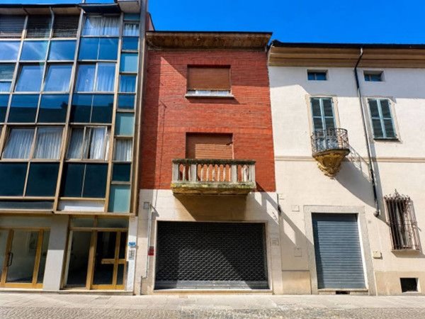 casa indipendente in vendita a Casale Monferrato in zona Casale Popolo