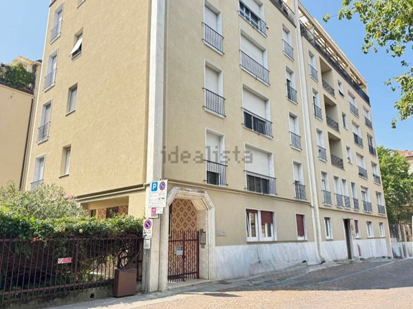 casa indipendente in vendita a Casale Monferrato in zona Casale Popolo