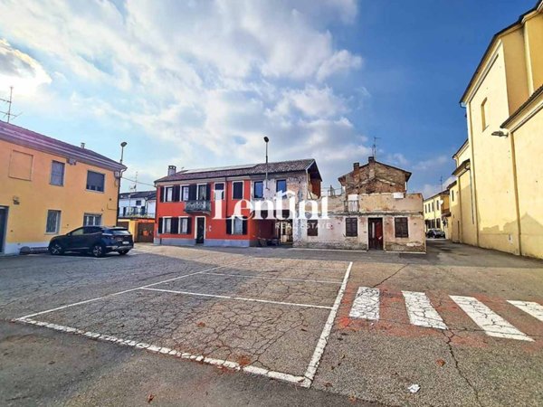 casa indipendente in vendita a Casale Monferrato