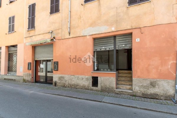 locale commerciale in vendita a Casale Monferrato in zona Casale Popolo