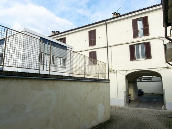 locale commerciale in vendita a Casale Monferrato in zona Casale Popolo