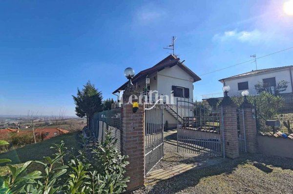 casa indipendente in vendita a Casale Monferrato in zona Rolasco