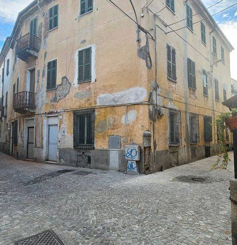intera palazzina in vendita a Casale Monferrato in zona Casale Popolo