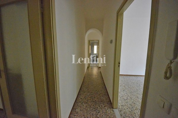 locale commerciale in vendita a Casale Monferrato in zona Casale Popolo