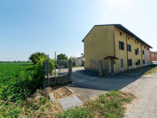 casa indipendente in vendita a Casale Monferrato in zona Terranova