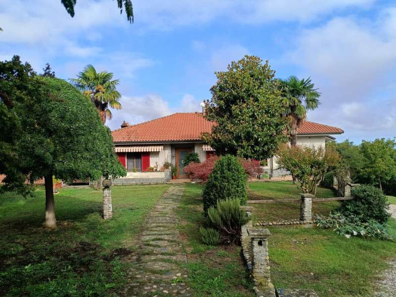 casa indipendente in vendita a Casale Monferrato in zona Rolasco