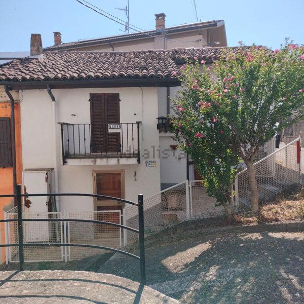casa indipendente in vendita a Casasco
