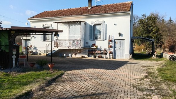 casa indipendente in vendita a Cassine in zona Gavonata