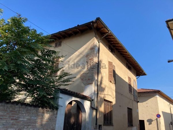 esavano in vendita a Castellazzo Bormida