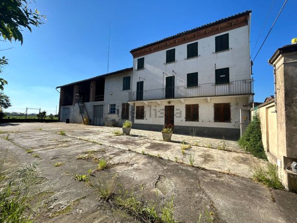 esavano in vendita a Castellazzo Bormida
