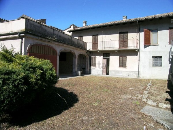 esavano in vendita a Castelletto Merli in zona Guazzolo