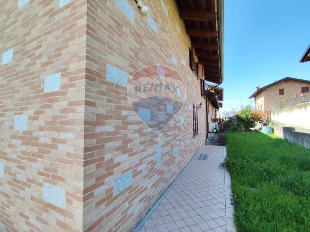 casa indipendente in vendita a Castelletto Merli