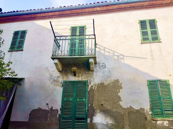 esavano in vendita a Castelletto Monferrato