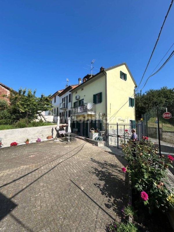 pentavano in vendita a Castelletto Monferrato in zona Giardinetto