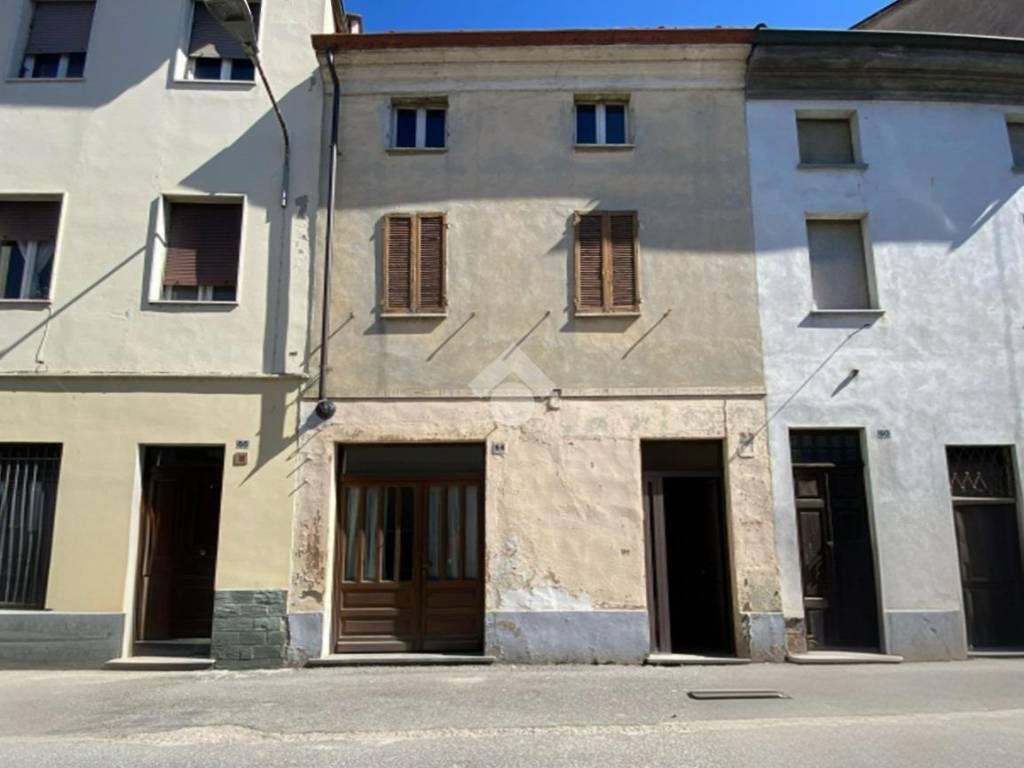casa semindipendente in vendita a Castelnuovo Scrivia