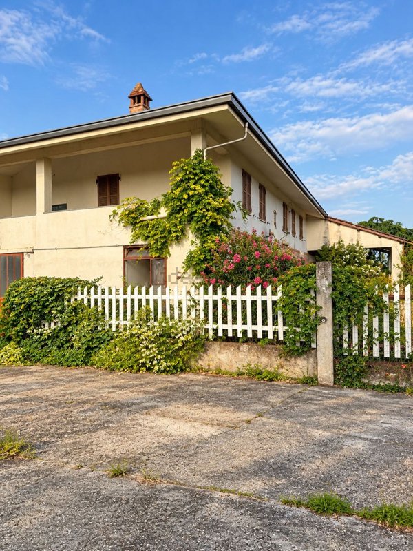casa indipendente in vendita a Castelnuovo Scrivia