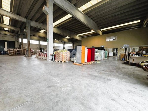 locale commerciale in vendita a Castelnuovo Scrivia