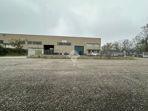 locale commerciale in vendita a Castelnuovo Scrivia