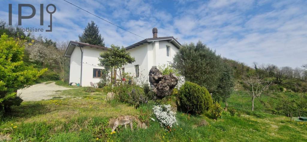 casa indipendente in vendita a Cavatore