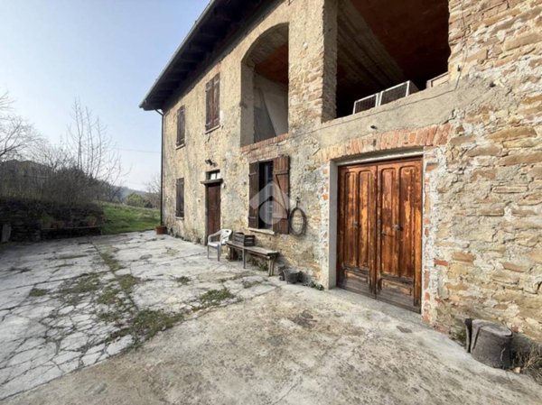 casa indipendente in vendita a Cavatore