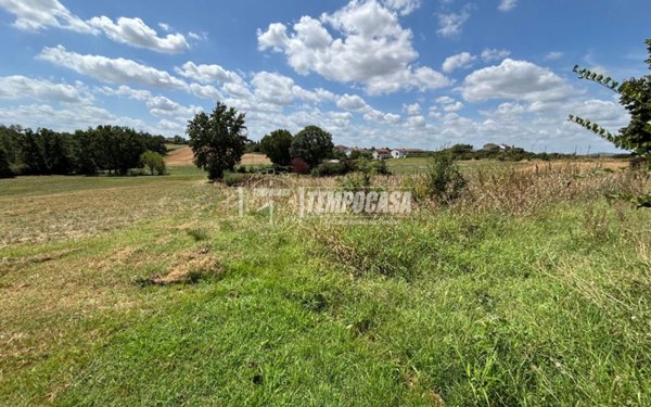 terreno edificabile in vendita a Conzano