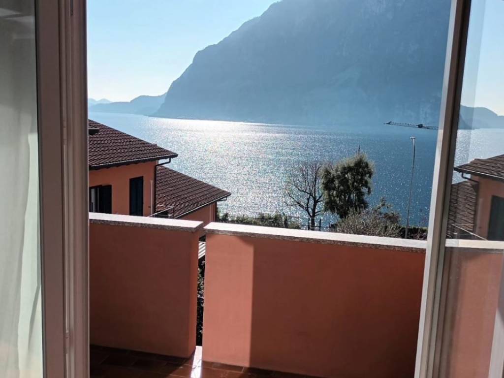 appartamento in vendita ad Abbadia Lariana